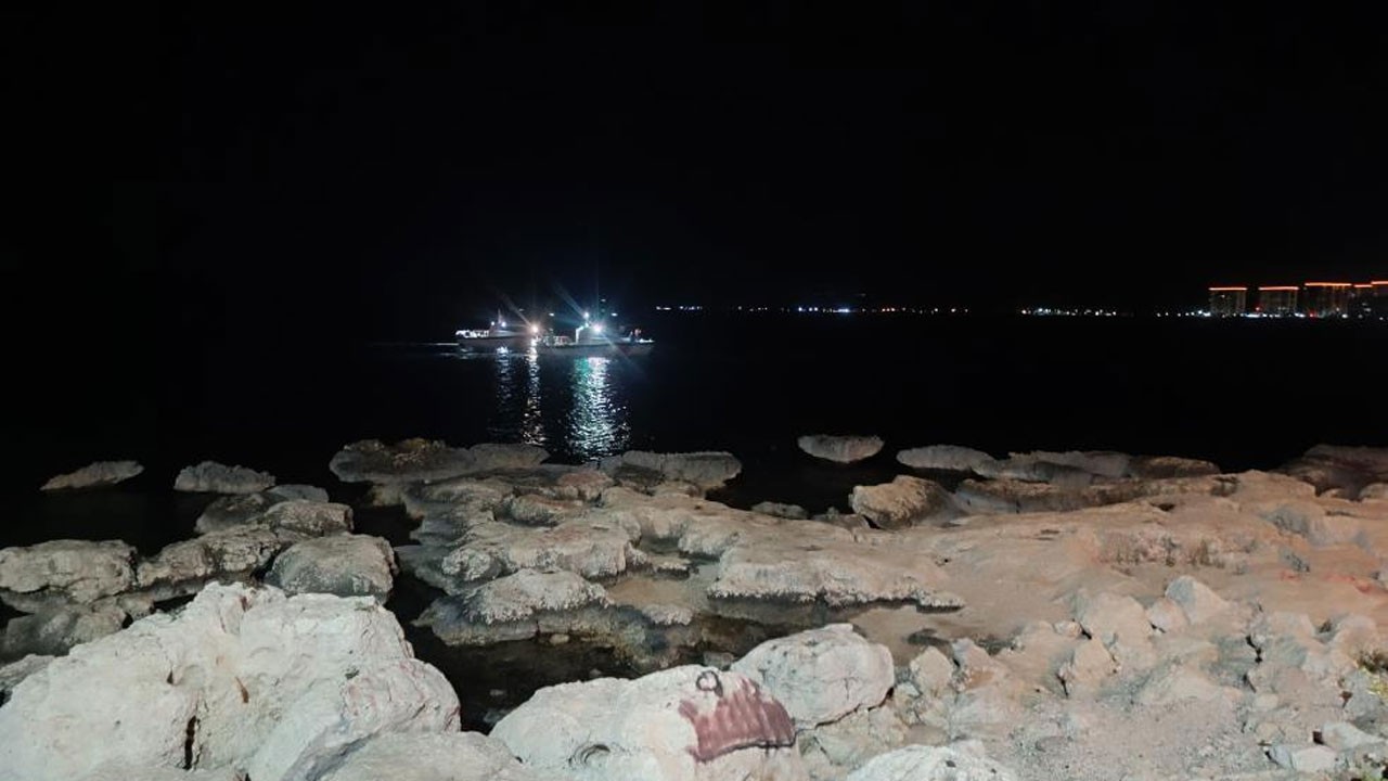 Gece denize giren kadın boğularak can verdi