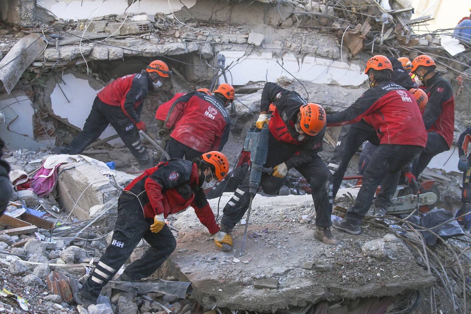 Gece gündüz demeden yardıma koştular