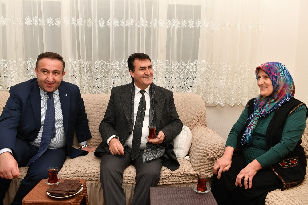 ‘Gece gündüz, milletimizin emrinde ve hizmetindeyiz’ 