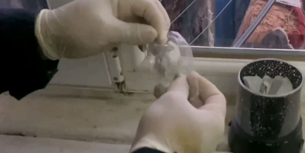 Gece lambasının içine saklamışlar! Polisi şoke eden görüntü