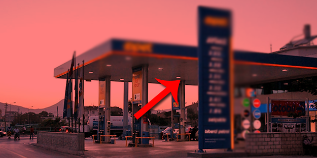 Gece saatlerinde akaryakıt istasyonlarına gidenler tabelaya bakınca hayatının şokunu yaşadı!