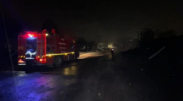 Gece vakti sokakta yangın çıkarttı