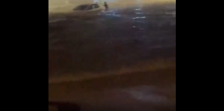 Gece yarısı büyükşehiri sel bastı