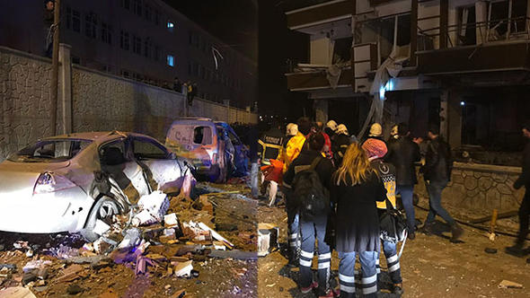 Gece yarısı korkutan patlama…Yaralılar var!