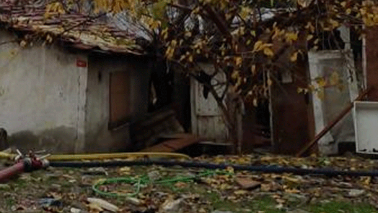 Gecekondu cayır cayır yandı