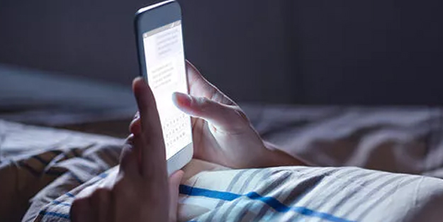 Geceleri cep telefonu kullanıyorsanız bir kez daha düşünün! Kanser riskinizi arttırıyor