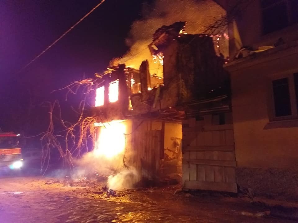 Geceyi alevler aydınlattı 