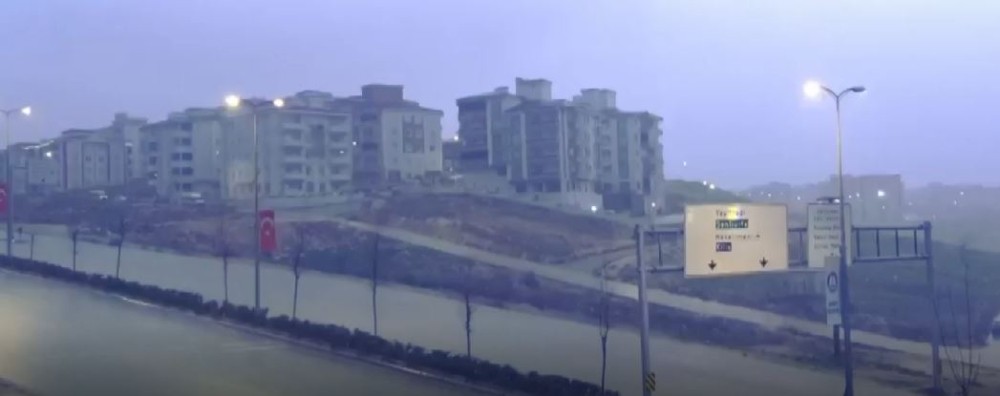Geceyi şimşekler aydınlattı 