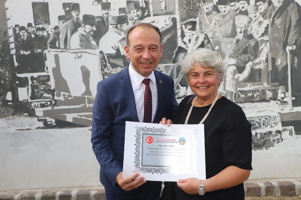 Geçmişe ışık tutacak olan arşivi kazandıranlara büyük onur 