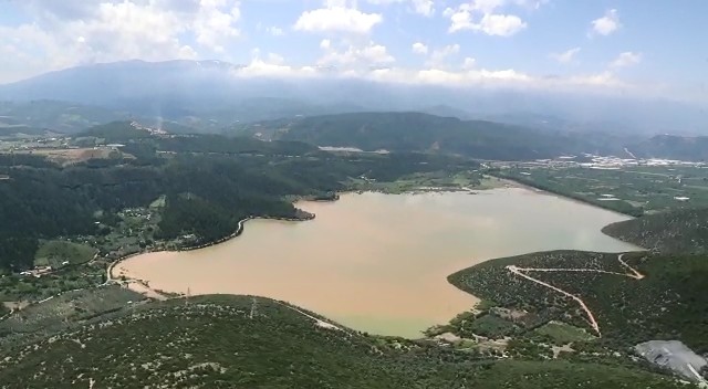 Geçtiğimiz yıl sonu kuraklık yaşanmıştı, dünkü yağışla birlikte taşan Gölbaşı Göleti böyle görüntülendi 