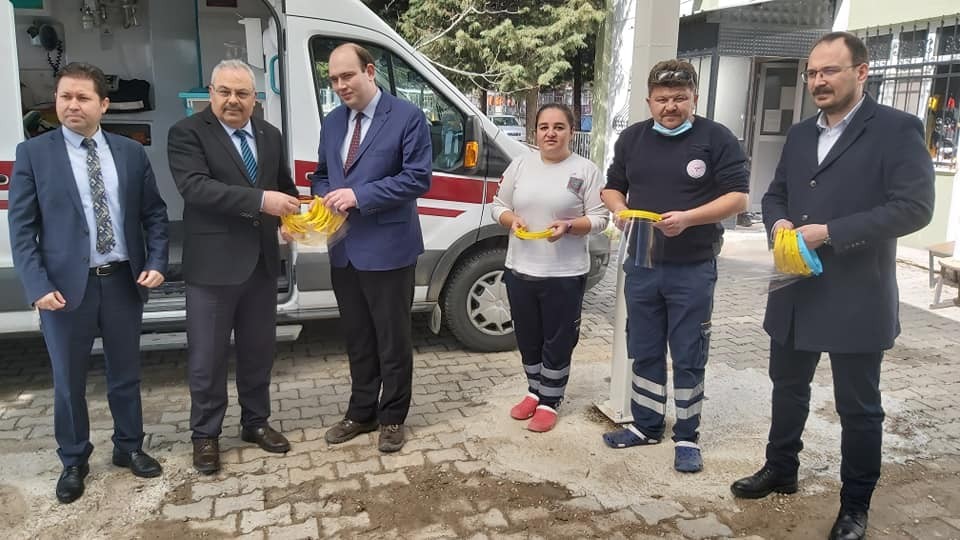 Gediz BİLSEM sağlık çalışanları için yüz koruyucu siper üretimi başladı 