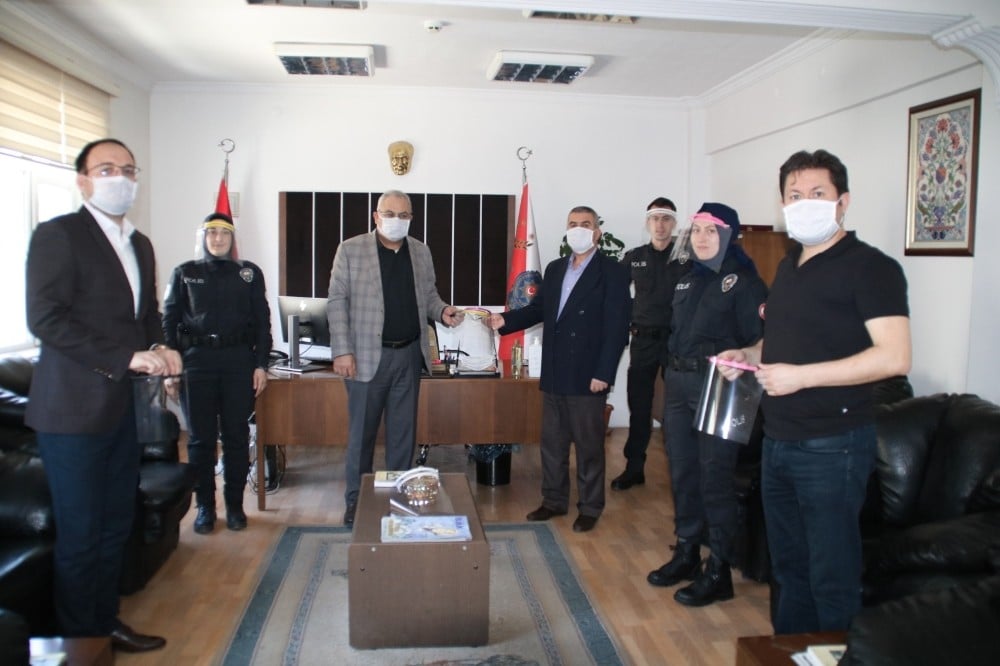 Gediz BİLSEM’den polise koruyucu siperlik 