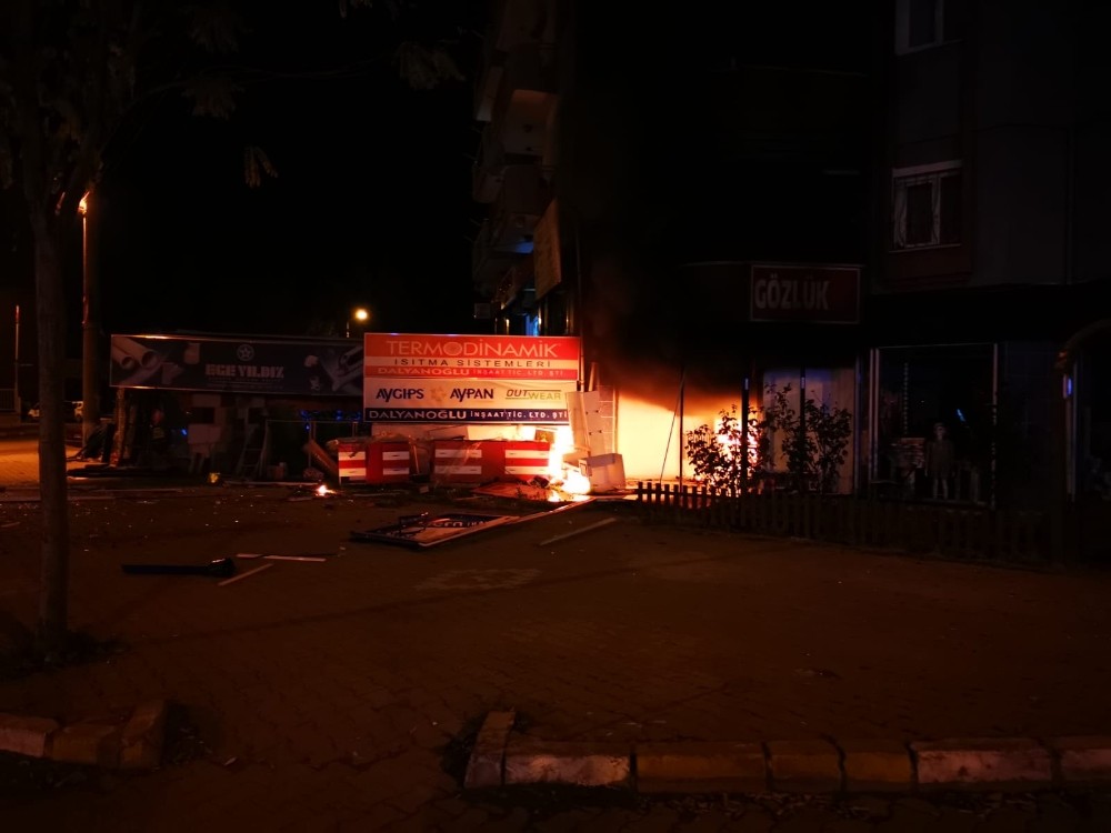 Gediz’de işyeri yangını 