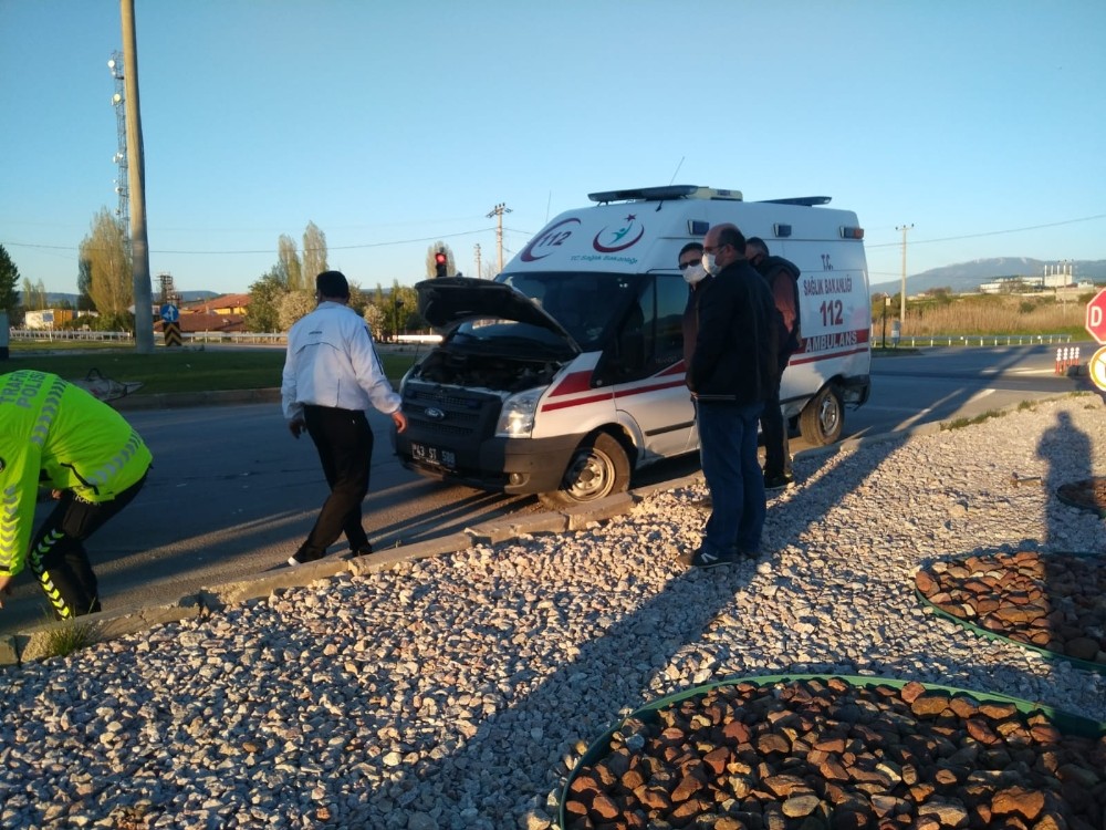 Gediz’de trafik kazası: 1’i ağır 4 yaralı 