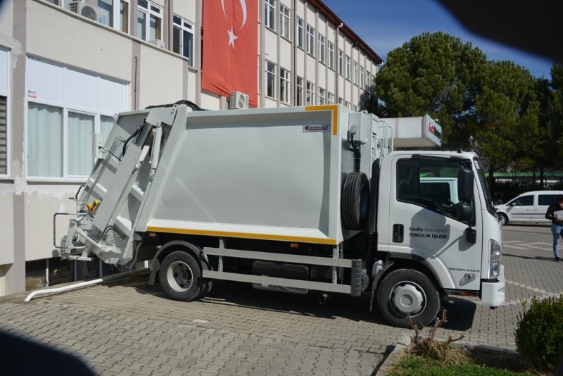 Gediz’de yeni temizlik araçları göreve hazır 