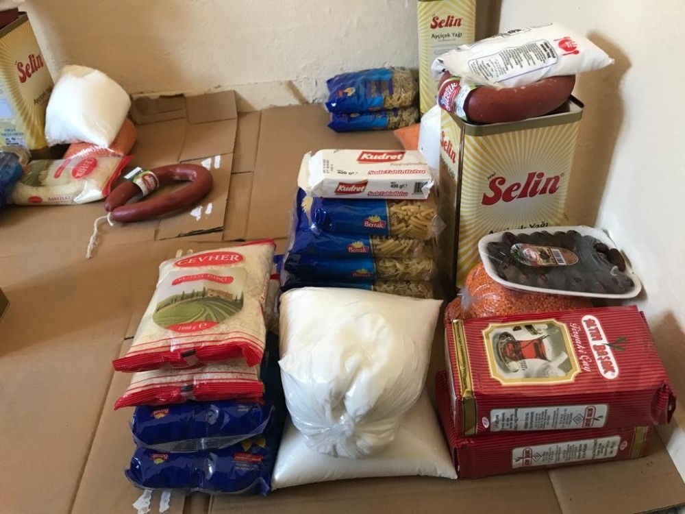 Gedizli hayırsever iş adamı 2 bin adet gıda paketi dağıttı 