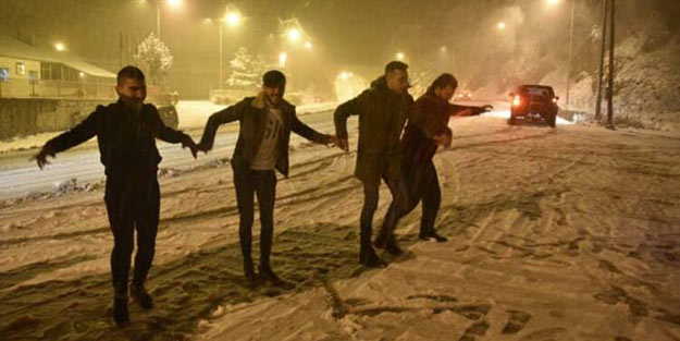Geldi gelecek derken başladı… Kar kalınlığı 10 CM’e ulaştı