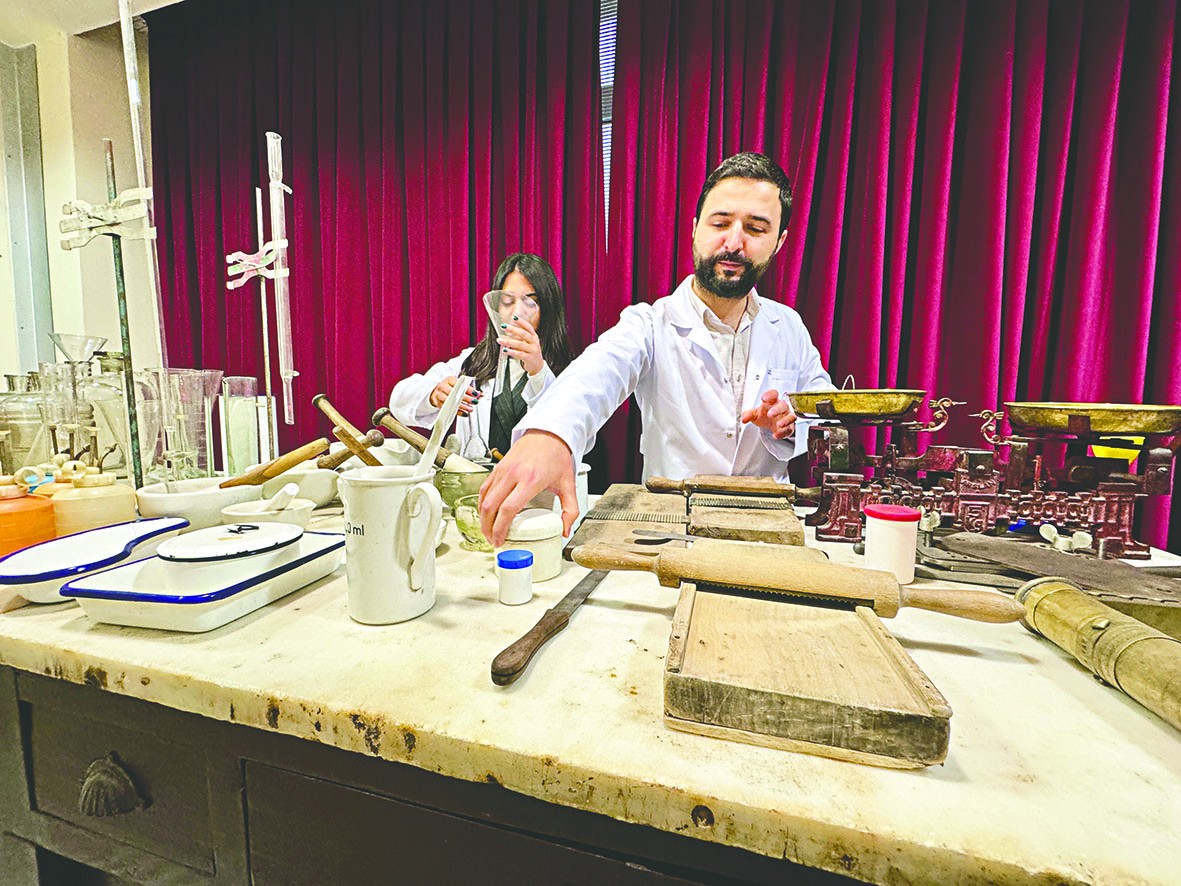 Geleceğin eczacıları Sıhhat Eczanesi’nde yetişiyor