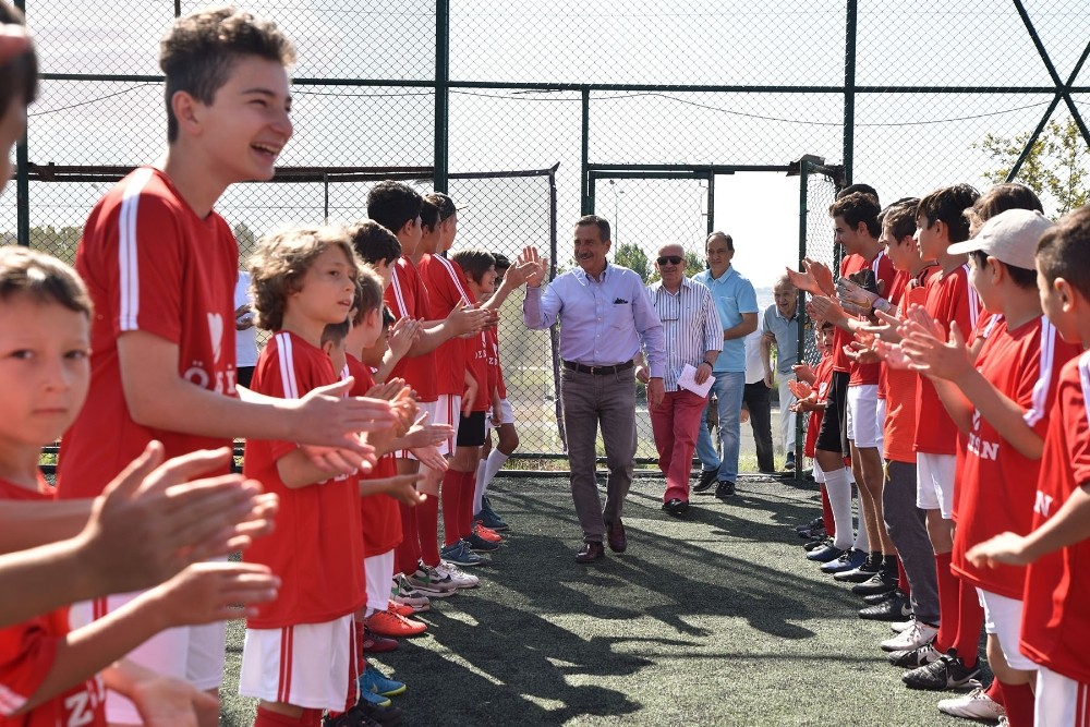 Geleceğin efsaneleri belgelerini aldı 