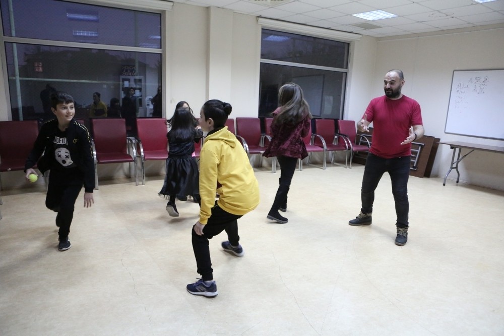 Geleceğin tiyatrocuları yetişiyor 