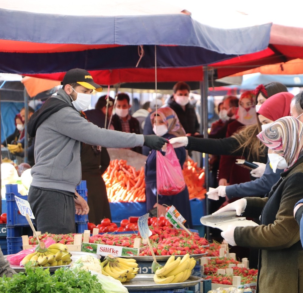 Gelen geri döndü, maskesiz alınmadılar 