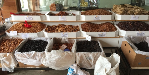 Geleneksel lezzetlerin adresi: Şire Pazarı