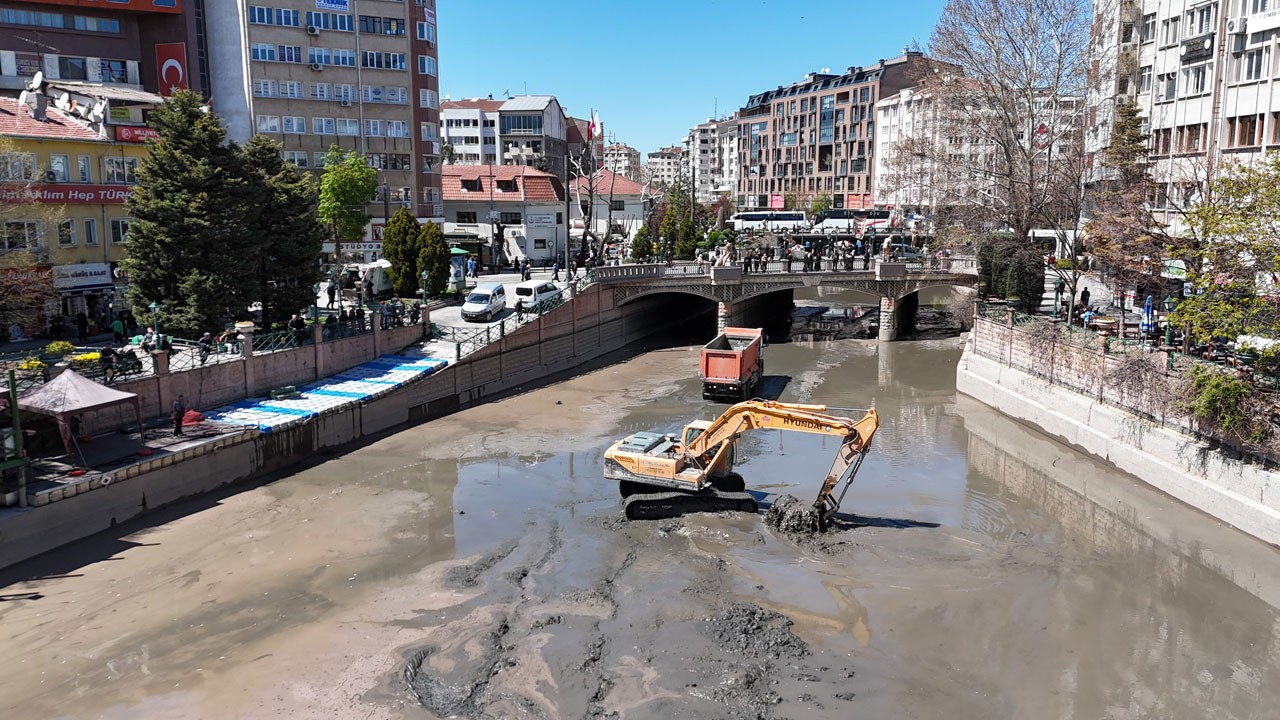 Gelenler gözlerine inanamadı! Porsuk Çayı kurudu sandılar