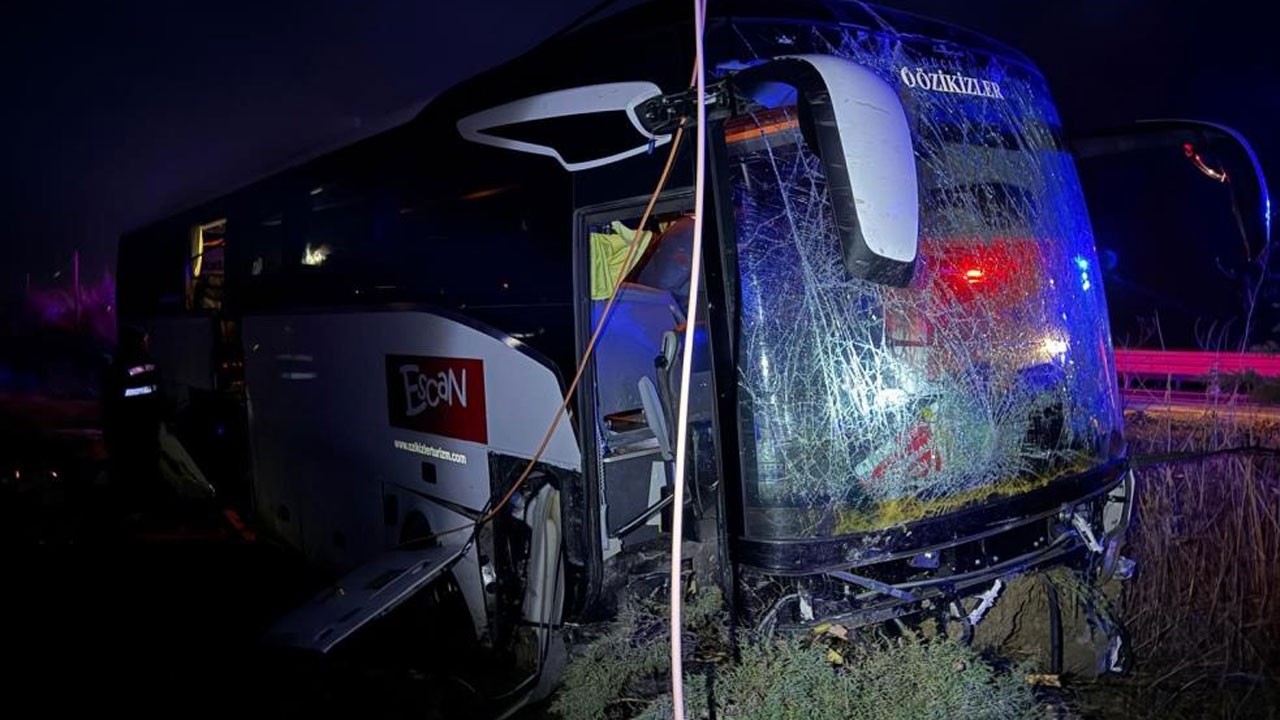 Gelibolu’da otobüs yoldan çıktı! Onlarca yaralı var