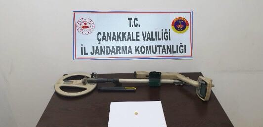 Gelibolu’da tarihî eser arayan şahıs dedektörle yakalandı 