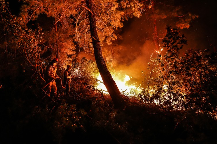 Gelibolu’daki orman yangını büyük ölçüde durduruldu