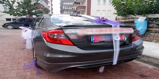 Gelin arabası yazısıyla mesaj verdi!