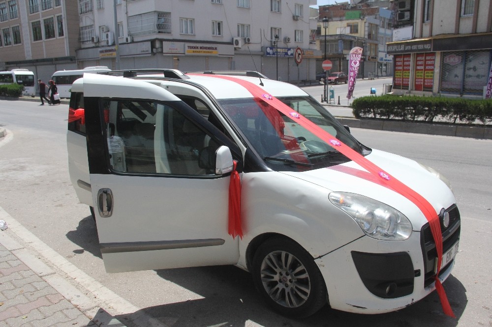 Gelin aracını soyan zanlılar, hırsızlık dedektiflerinden kaçamadı 