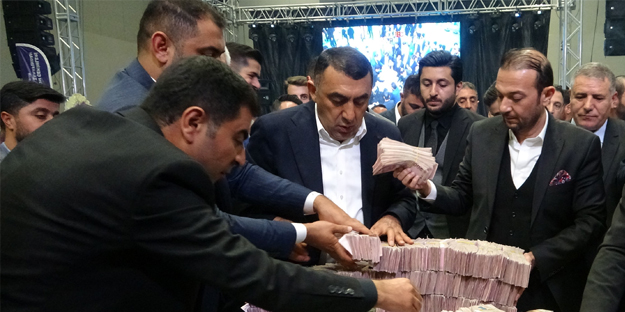 Gelin ayağa kalkmakta zorlandı! Benzerine az rastlanır düğün: Van Van olalı böyle düğün görmedi