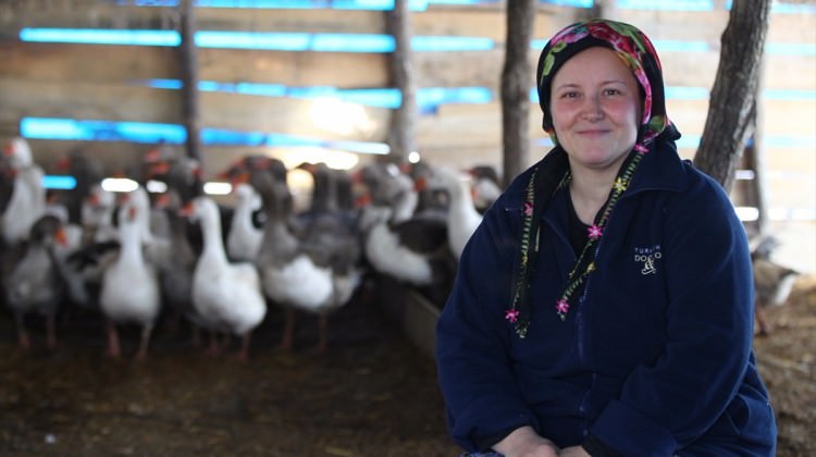 Gelin geldiği köyde, patronluk yapıyor