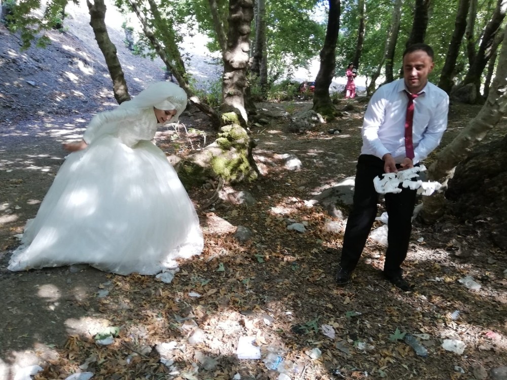 Gelin ve damattan örnek davranış 