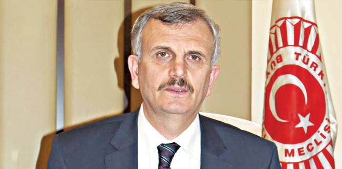 ‘Gelirim yok diyor ama trilyonluk villada oturuyor’