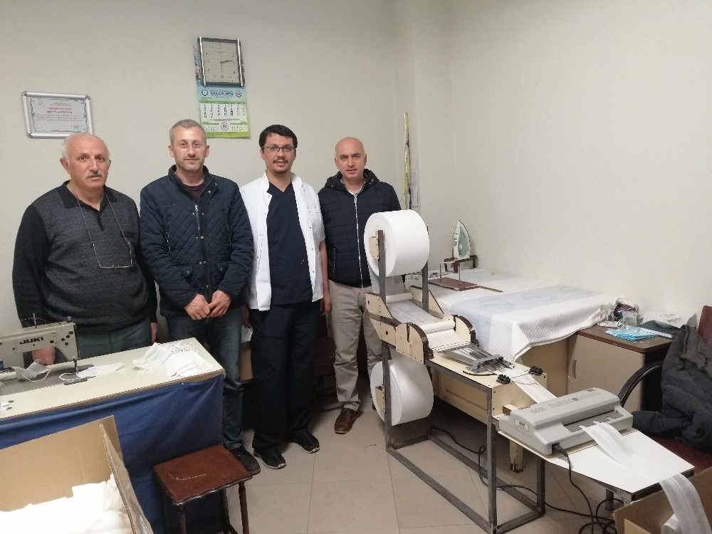 Geliştirdikleri makineyle hastane maske üretimine başladı 