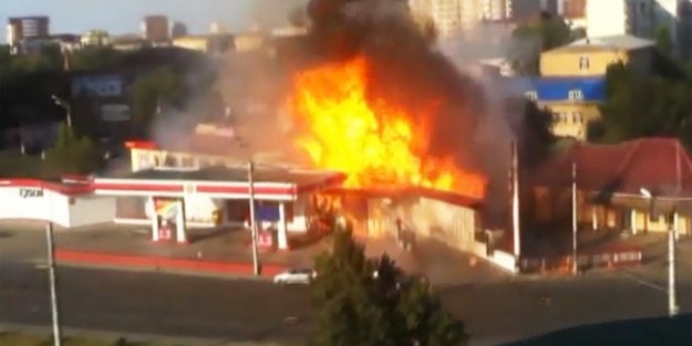 'Geliyorum' diyen korkunç patlama kamerada! / Video