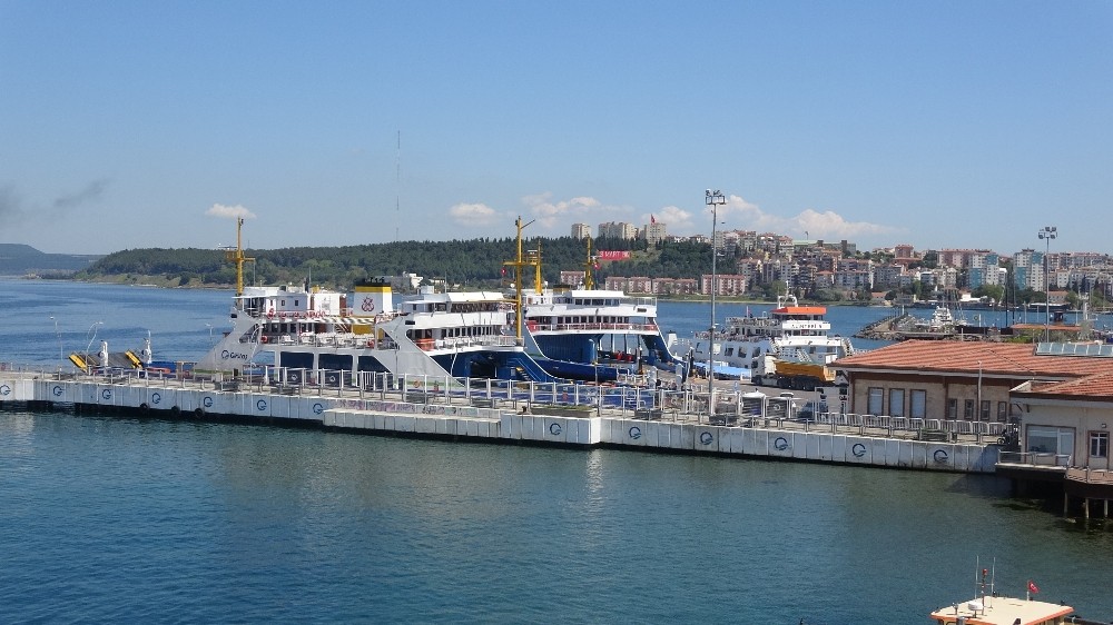 Gemi düdükleri denizciler için çaldı 