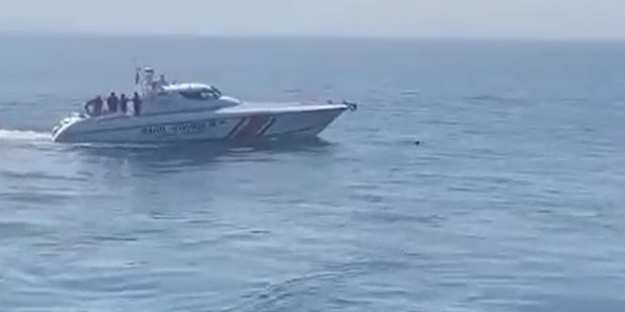 Gemiden atladı.. Sahil Güvenlik ekipleri kurtardı!