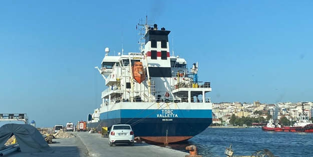 Geminin buhar kazanı patladı