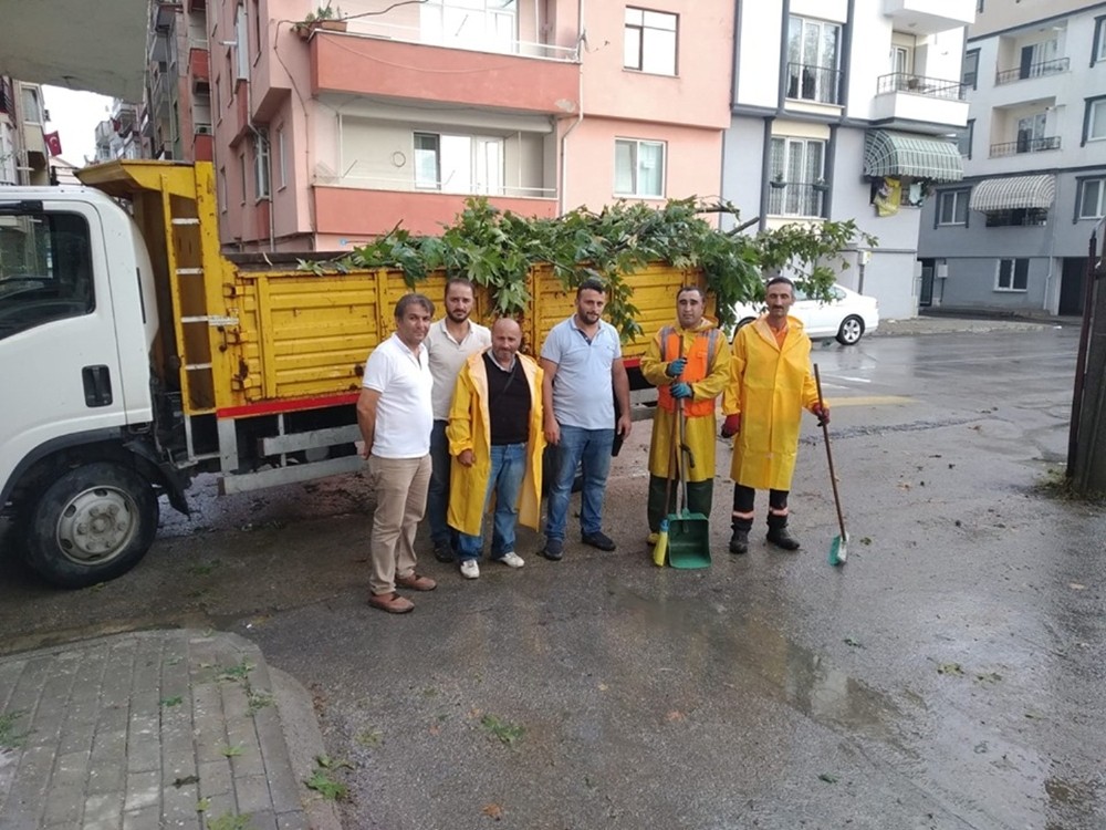 Gemlik Belediyesi ekiplerinden fırtınaya karşı tam not 