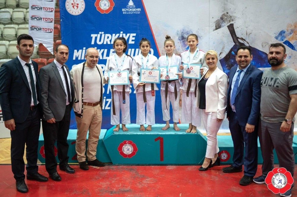 Gemlik Belediyesi Spor başarıdan başarıya koşuyor 