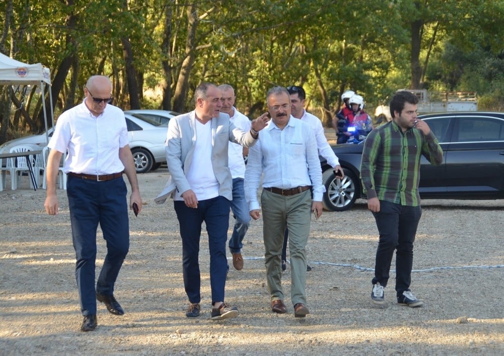 Gemlik Belediyesi tüm ekipleriyle bayram mesaisi yaptı 
