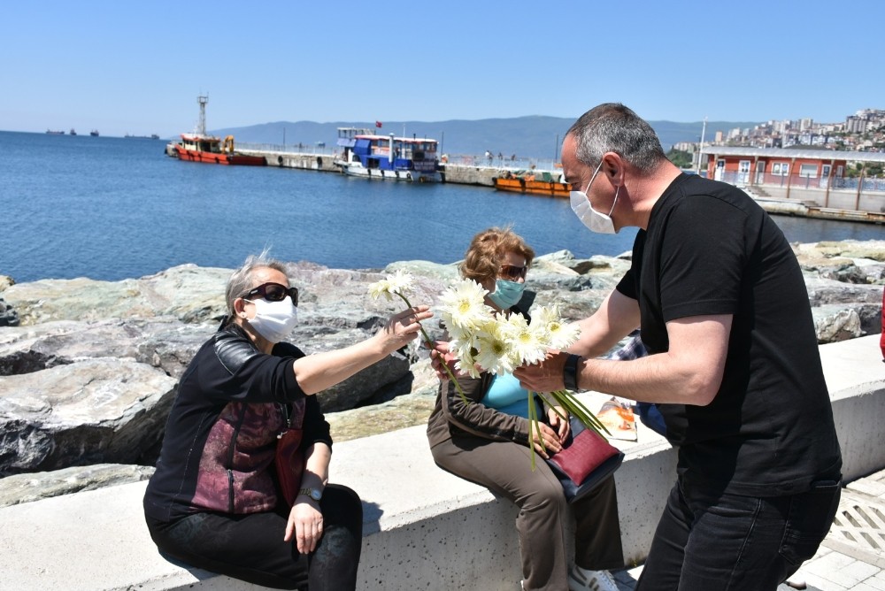 Gemlik Belediyesi’nden Anneler Günü jesti 