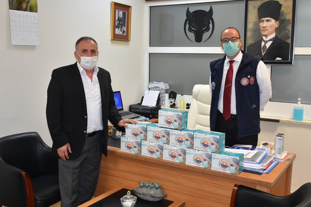 Gemlik Belediyesi’nden esnafa 10 bin maske 