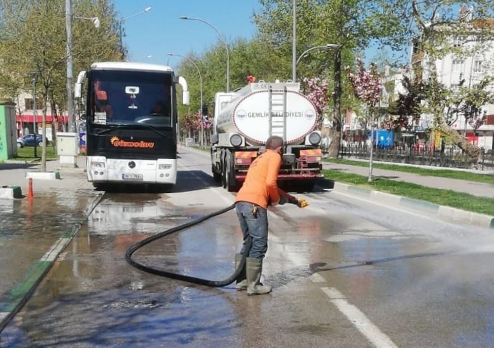 Gemlik Belediyesi’nden hafta sonu mesaisi 