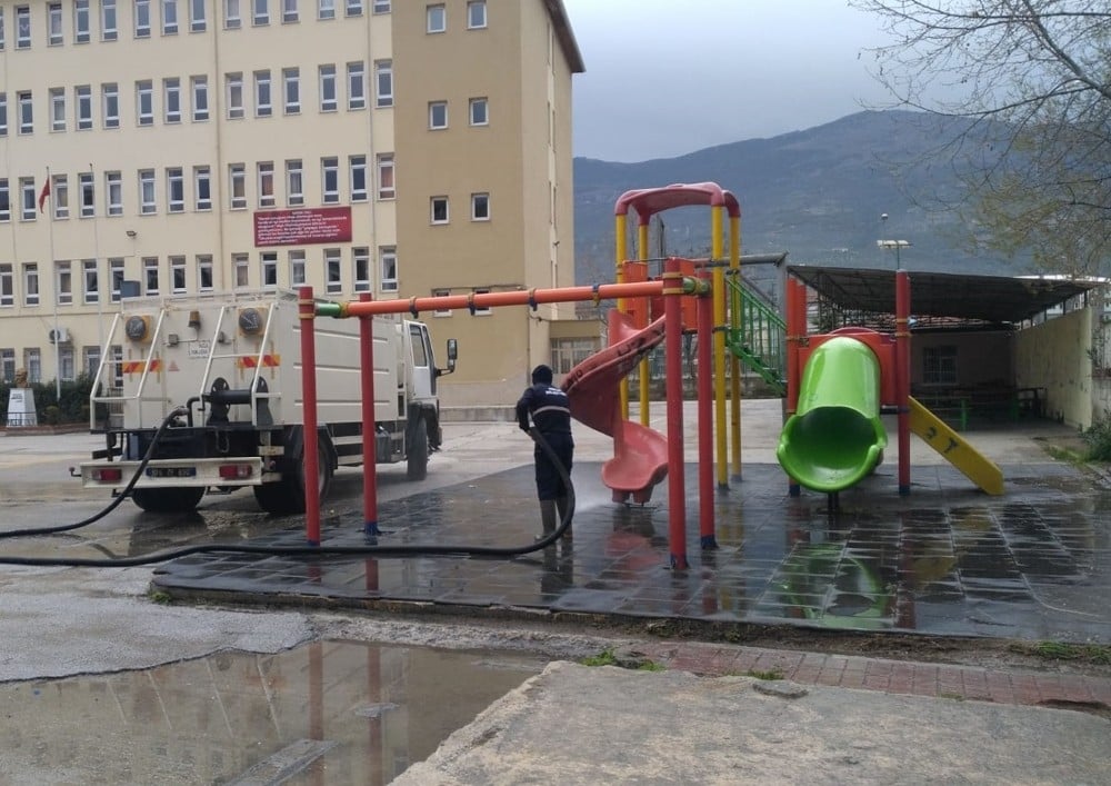 Gemlik Belediyesi’nin korona virüsü mesâisi sürüyor 