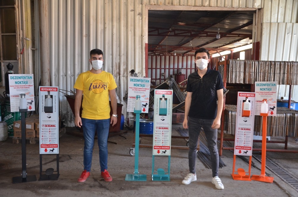 Gemlikli genç girişimcilerden pedallı dezenfektan 