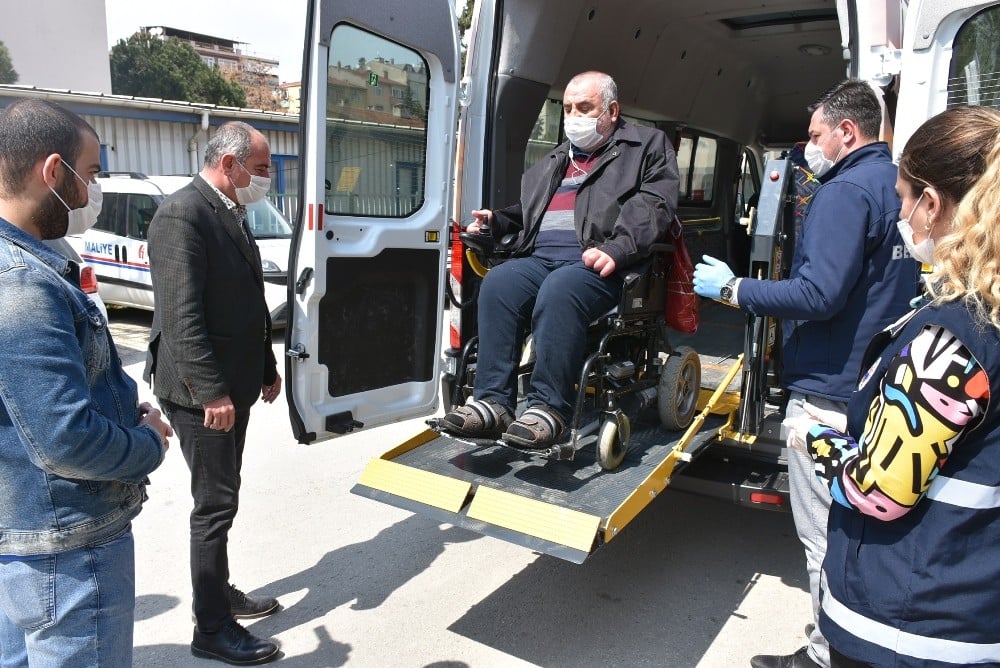 Gemlik’te engelsiz taksinin ilk seferini Başkan Sertaslan yaptı 